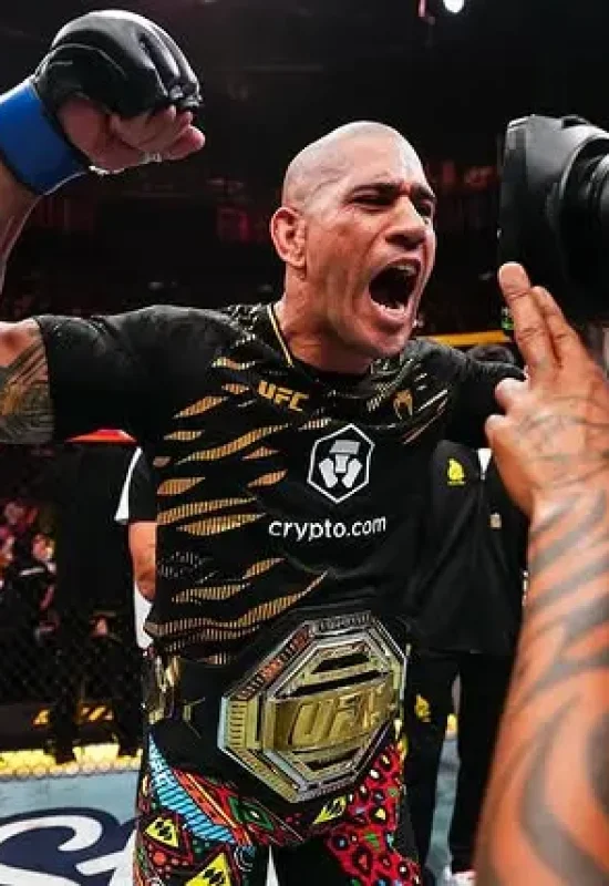 ALEX POATAN ENTRE FARPA E HAMBÚRGUER