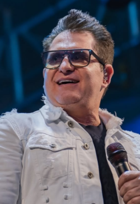 Marrone faz cirurgia  na parte íntima e tranquiliza os fãs.