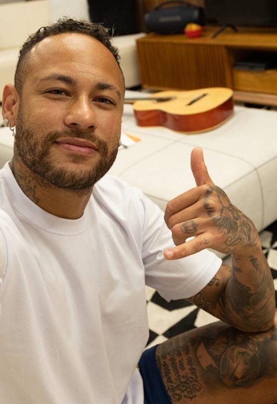 Neymar rebate fofoca e explica fim de semana