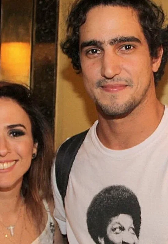 Tatá e Renato se reencontram na TV
