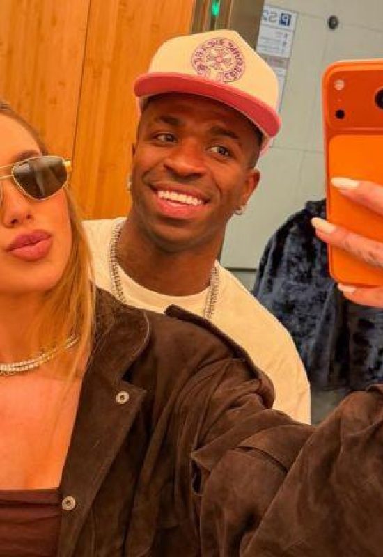 Crise ou jogada? Vini apaga foto e web surta